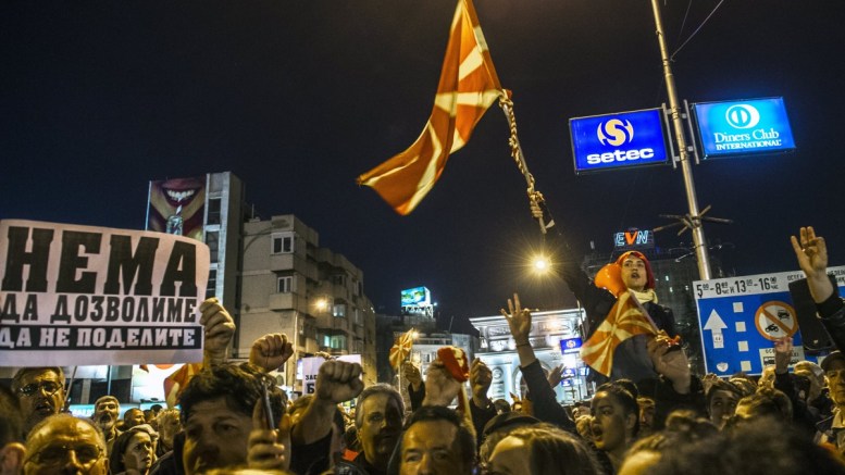 Τι δείχνουν οι δημοσκοπήσεις στην πΓΔΜ για το ζήτημα της ονομασίας