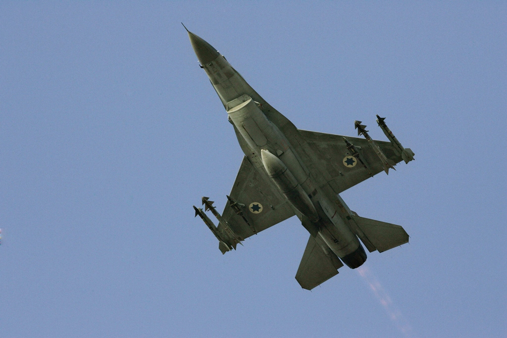 Ισραηλινό F-16 καταρρίφθηκε  στη Συρία – γενικεύονται οι συγκρούσεις (video)