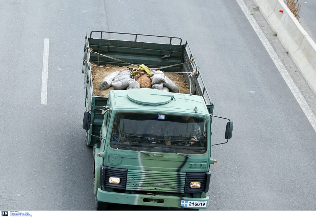 Περίεργο περιστατικό στη Λέσβο: Αυτοκίνητο ΜΚΟ με κρυμμένες στρατιωτικές πινακίδες και ασύρματους