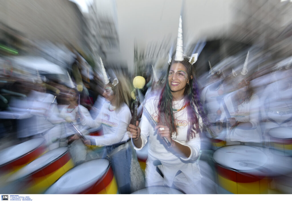 Πάνω από 30.000 καρναβαλιστές στην εκκίνηση του Πατρινού Καρναβαλιού