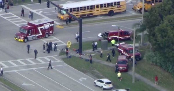 Ένοπλος άνοιξε πυρ σε σχολείο στη Φλόριντα –  17 νεκροί, συνελήφθη ο δράστης (Photos-Video)
