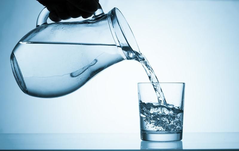 Τι μπορεί να προσφέρει στον οργανισμό σας το νερό με άδειο στομάχι το πρωί