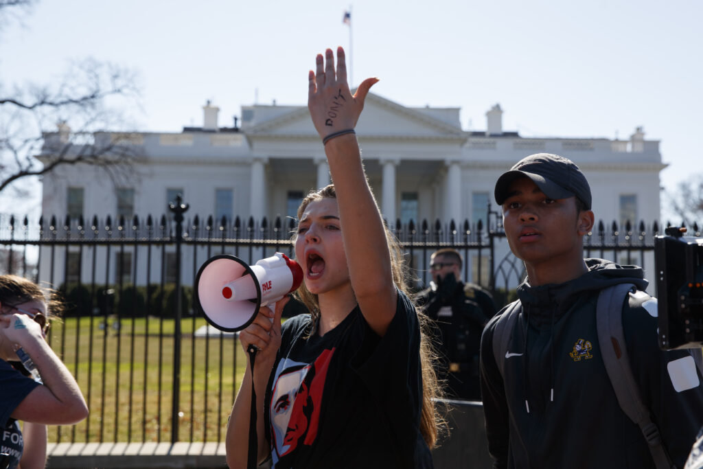 ΗΠΑ: Αναζωπυρώνεται από τους νέους το κίνημα κατά της οπλοκατοχής