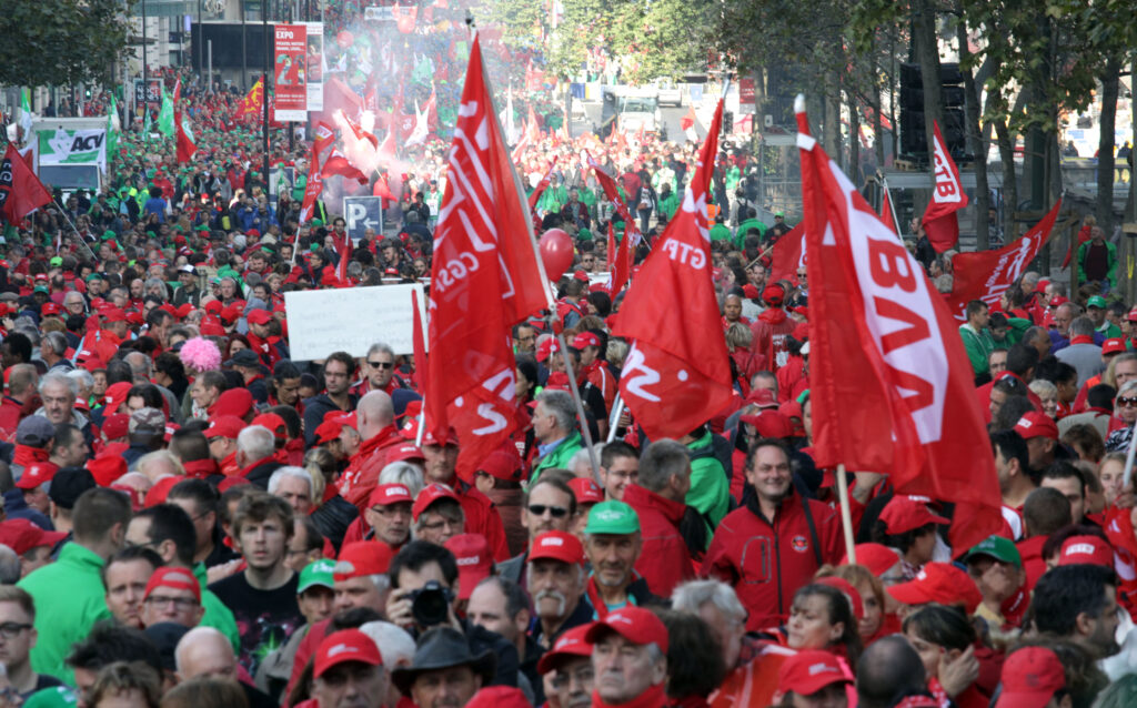 «Πάγωσε» το Βέλγιο από μαζική απεργία ενάντια στη μεταρρύθμιση του συνταξιοδοτικού