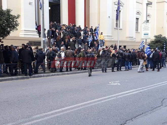 Οπαδοί του Σώρρα στο δικαστήριο Πατρών για την απελευθέρωση «όλου του πλανήτη Γαία Δήμητρα Αρτεμις»