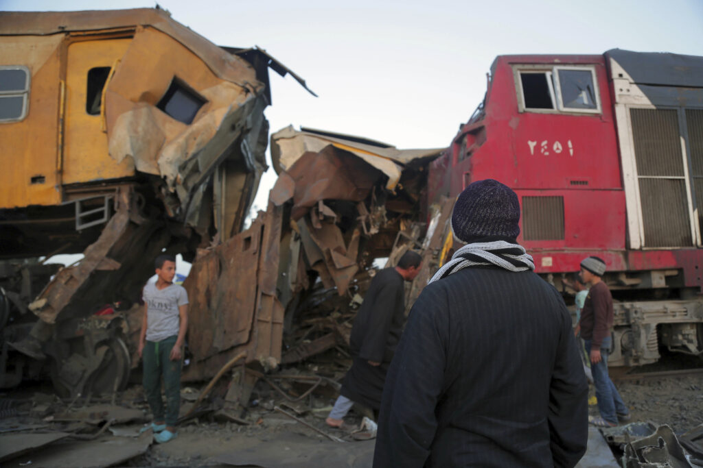 Τουλάχιστον 15 νεκροί και 40 τραυματίες από σύγκρουση τραίνων στην Αίγυπτο