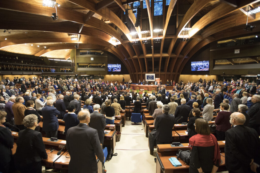 Η Ελλάδα να συνεχίσει τις προσπάθειες κατά της διαφθοράς βουλευτών και δικαστών, λέει το Συμβούλιο της Ευρώπης