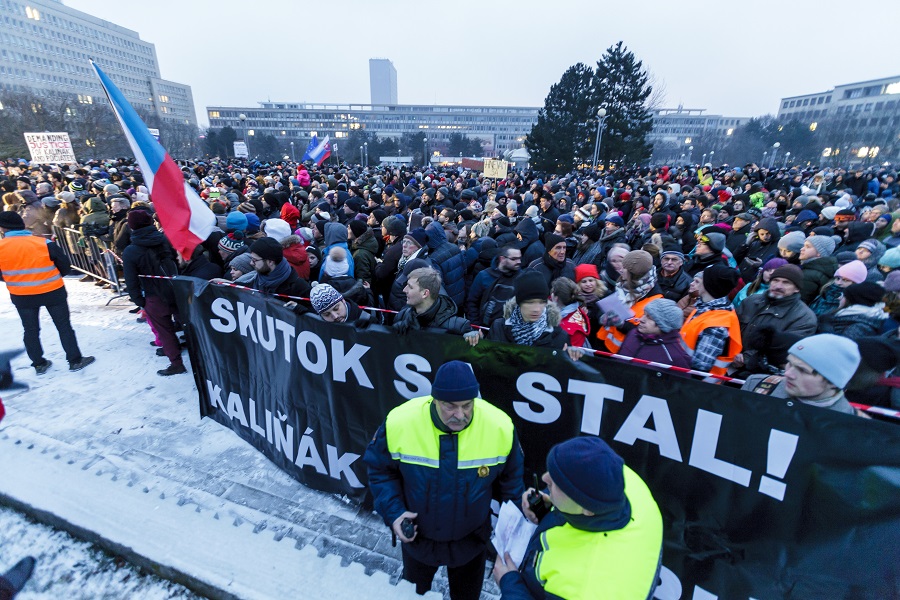 Σλοβακία: Χιλιάδες άνθρωποι διαδήλωσαν στη μνήμη του δημοσιογράφου που δολοφονήθηκε