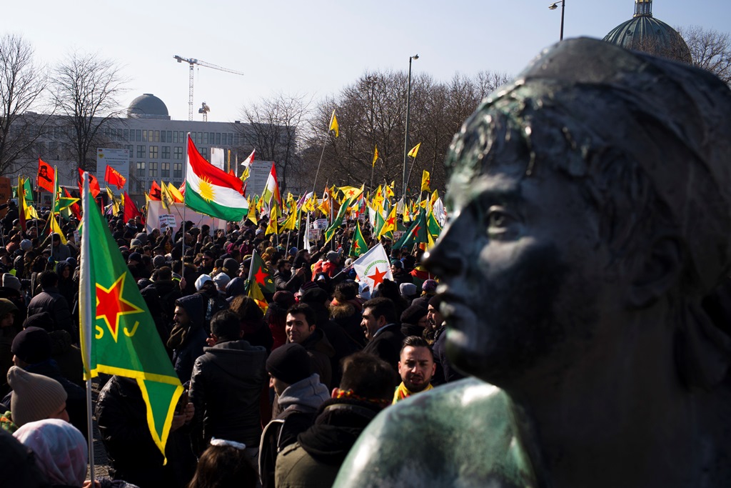 Χιλιάδες διαδηλωτές στο Βερολίνο κατά των επιχειρήσεων της Άγκυρας στην Αφρίν