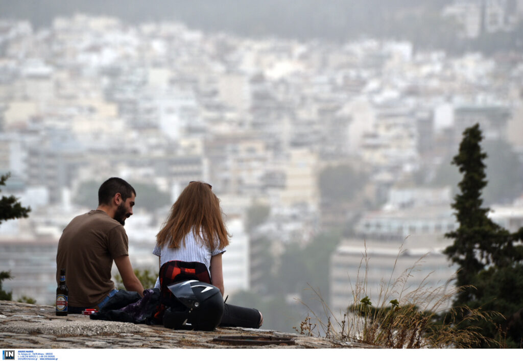 Καιρός: Φεύγουν τα χιόνια, έρχονται βροχές και αφρικανική σκόνη