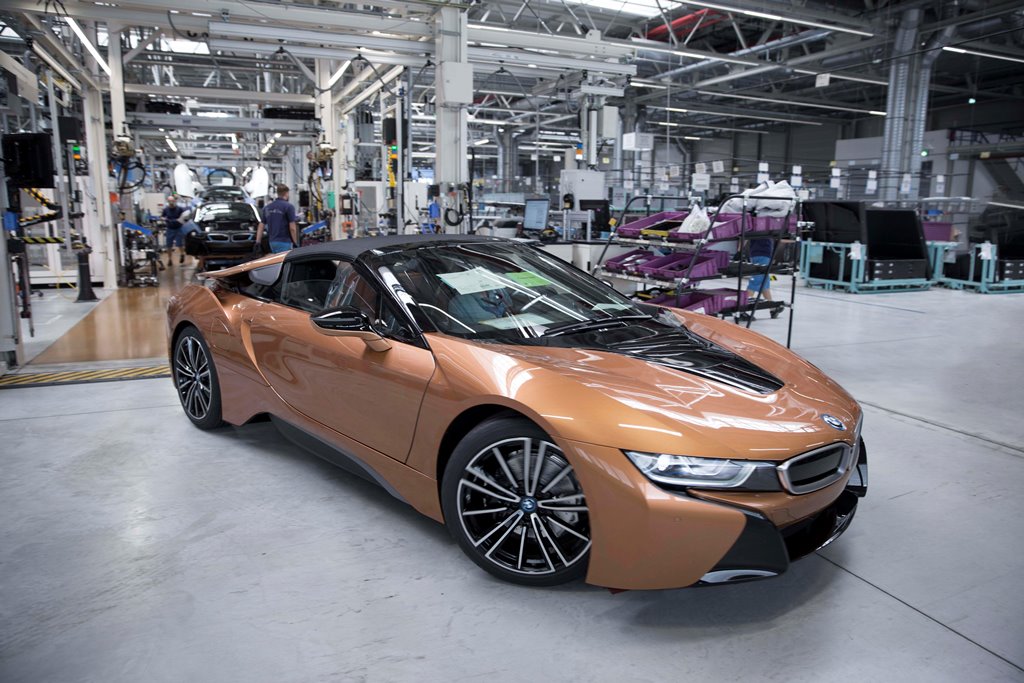 Ξεκινά η παραγωγή του i8 Roadster