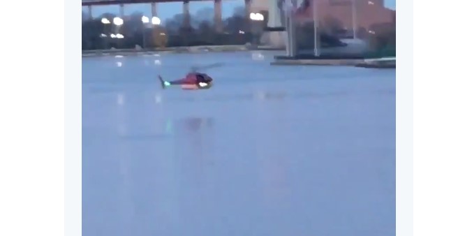 Νέα Υόρκη: Δείτε τη στιγμή που τουριστικό ελικόπτερο πέφτει στο ποτάμι – 5 νεκροί (Video & Photos)