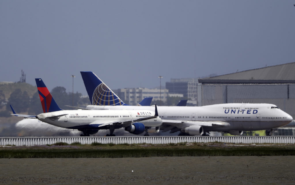 Νέες καταγγελίες: Θάνατος σκύλου στις United Airlines επειδή τον έβαλε στο χώρο των χειραποσκευών! (Photos + Video)