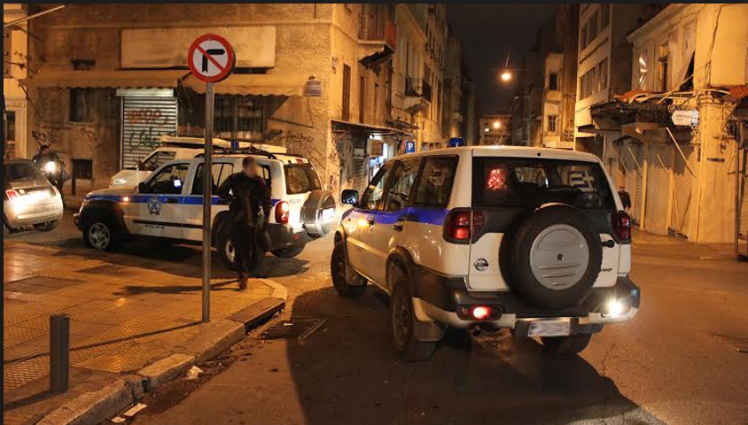 Έπιασαν τους 6 νταήδες που εισέβαλαν σε κατάλυμα μεταναστών πυροβολώντας