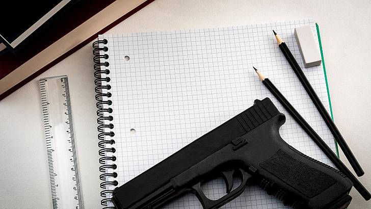 Νέο σοκ στις ΗΠΑ: Καθηγητής πυροβόλησε κατά λάθος μέσα στην τάξη – Τραυματίστηκε ένας μαθητής