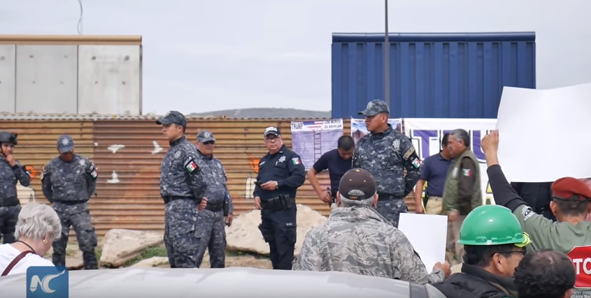 Μεξικανοί σε Τραμπ: «Δεν θέλουμε το τείχος σας!» (Video)