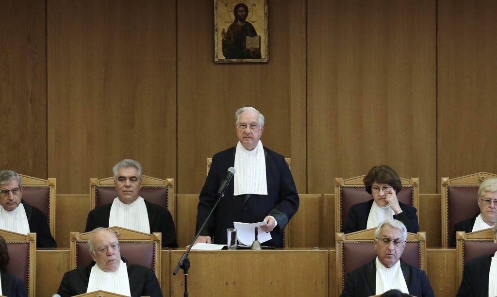 Νίκησε ο Μεσαίωνας στο ΣτΕ: Αντισυνταγματικές οι αλλαγές Φίλη στα θρησκευτικά