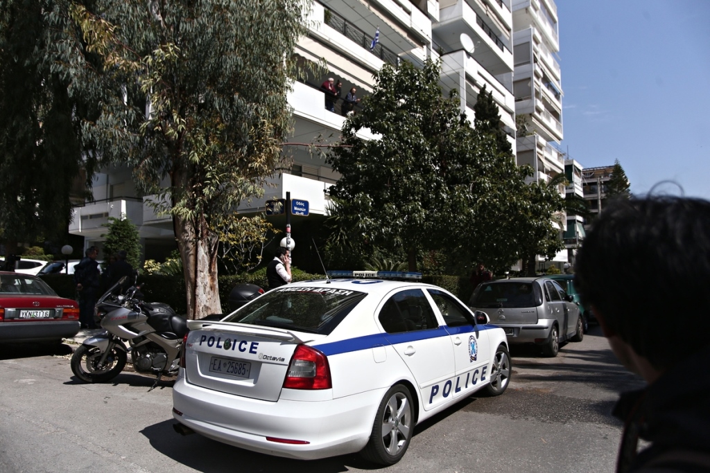 Θεσσαλονίκη: Έκρυβαν σε σπίτι πάνω από 10.000 λαθραία πακέτα τσιγάρων