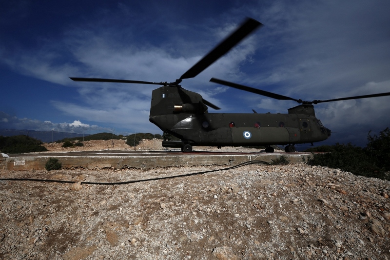Νέα «νταηλίκια» της Τουρκίας: Αποπειράθηκαν να παρενοχλήσουν ελικόπτερο που μετέφερε τον αρχηγό του ΓΕΣ