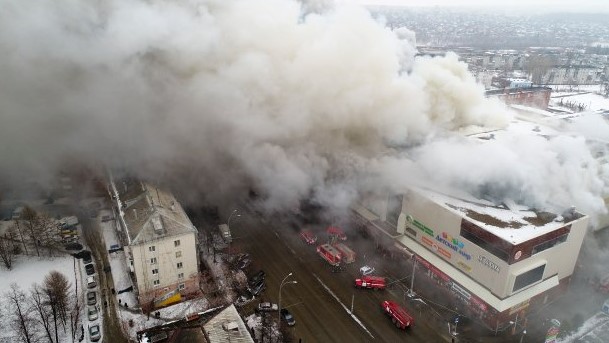 Σιβηρία: Τουλάχιστον 53 κάηκαν στο φλεγόμενο εμπορικό κέντρο – Ανεβαίνει ο αριθμός των νεκρών (Σκληρό Video & Εικόνες)
