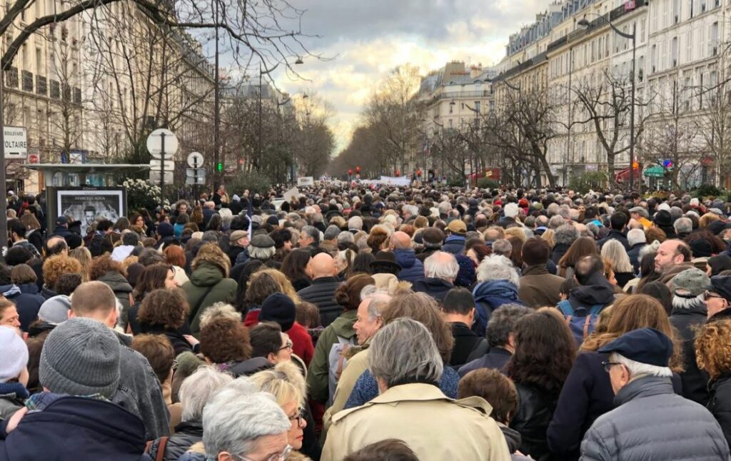 «Λευκή πορεία» στο Παρίσι: Οι δικοί σας μάρτυρες σκοτώνουν – Οι δικοί μας ήρωες προστατεύουν