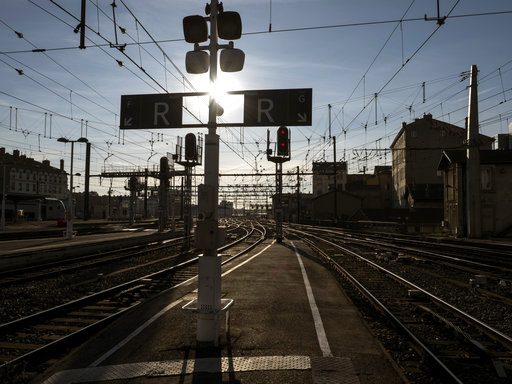 Γαλλία: Παραλύουν οι σιδηροδρομικές συγκοινωνίες – Απεργία διαρκείας ξεκίνησε χθες το βράδυ