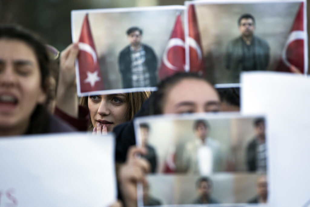 Η Άγκυρα παραδέχεται ότι οι τουρκικές μυστικές υπηρεσίες απήγαγαν 80 άτομα από το εξωτερικό μετά το πραξικόπημα