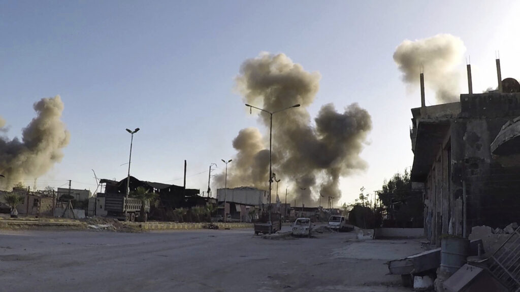 Συρία: Επίθεση με πυραύλους στο αεροδρόμιο από το οποίο φέρονται να απογειώθηκαν τα χημικά όπλα