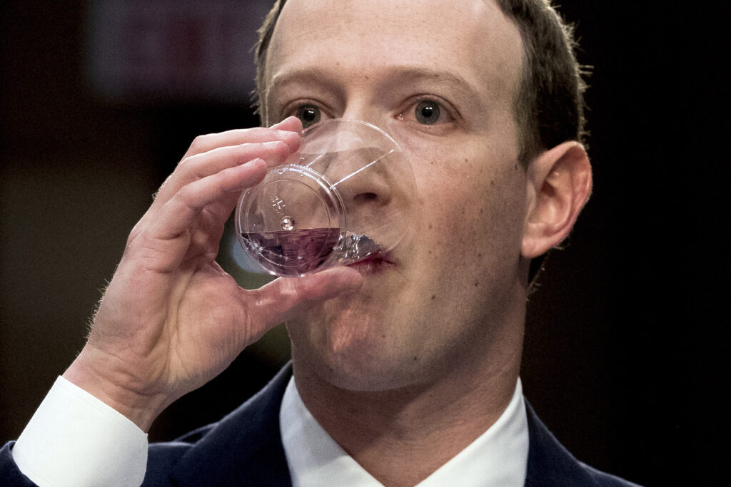 Τα ζόρια του Ζούκερμπεργκ με το Facebook – Τι στόχους βάζει για το 2019