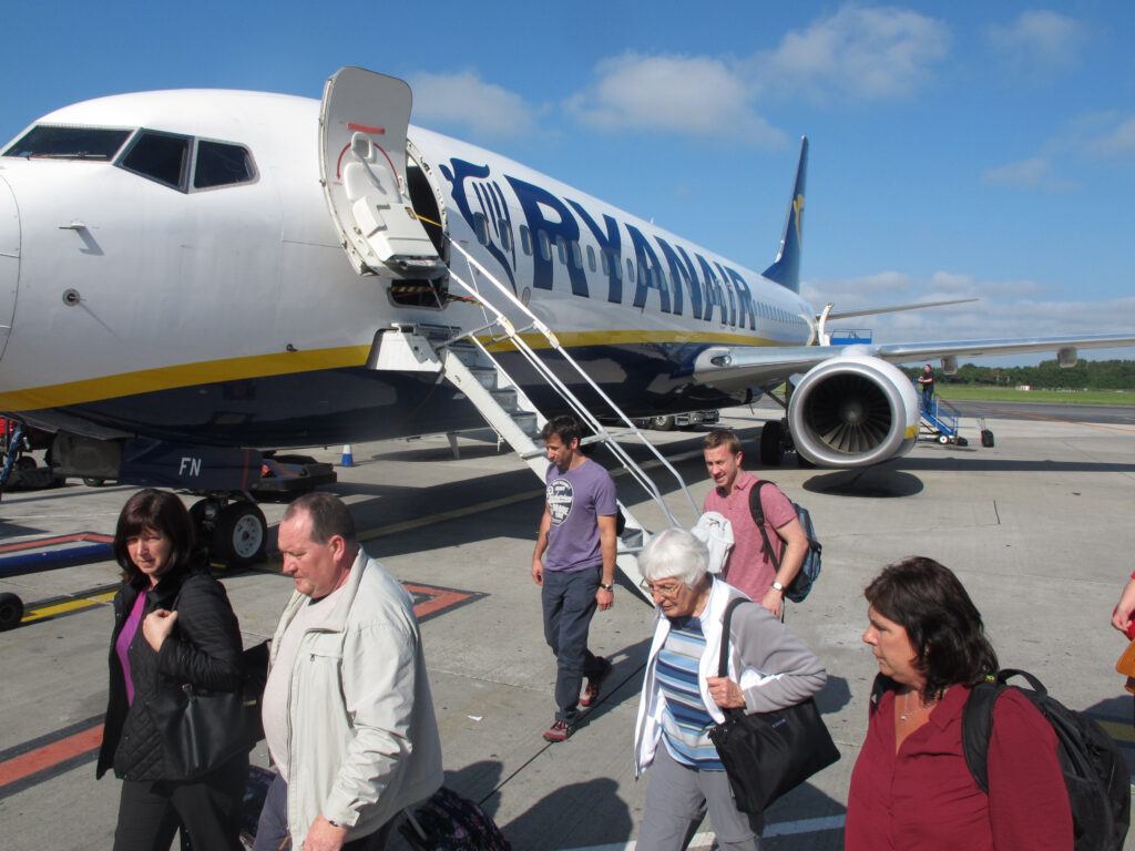 Τρίβει τα χέρια του ο ανταγωνισμός μετά την απόφαση της Ryanair να περιορίσει τις πτήσεις εσωτερικού στην Ελλάδα