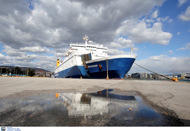 Δεμένα τα πλοία σε όλα τα λιμάνια της χώρας – 24ωρη απεργία της ΠΝΟ την Τετάρτη