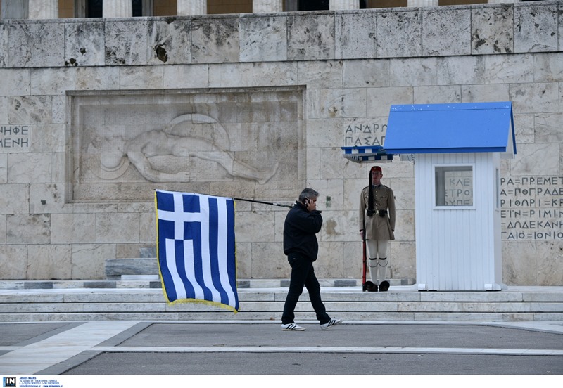 Guardian: Η Ελληνική οικονομία ξεπερνά τους στόχους