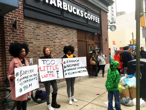 Εκπαίδευση… φυλετικής ανεκτικότητας θα παρακολουθήσουν οι εργαζόμενοι στα Starbucks