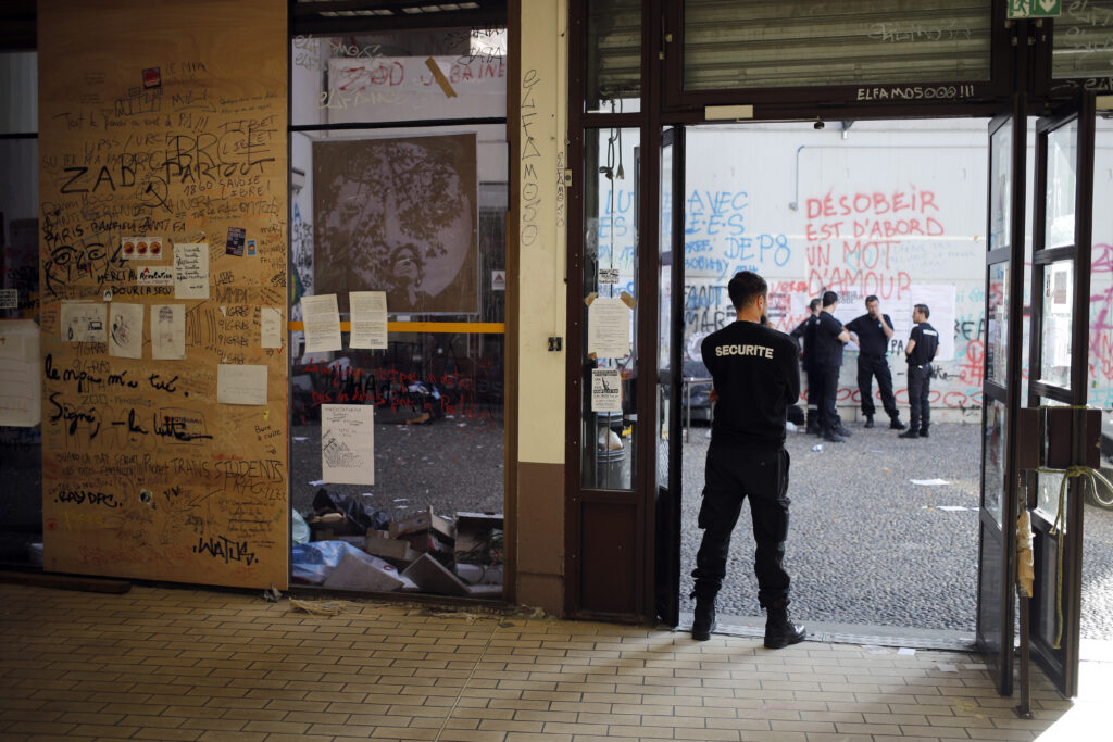 Παρίσι: Επέμβαση της αστυνομίας κατά των καταληψιών φοιτητών μετά από αίτημα του πρύτανη (Photos)