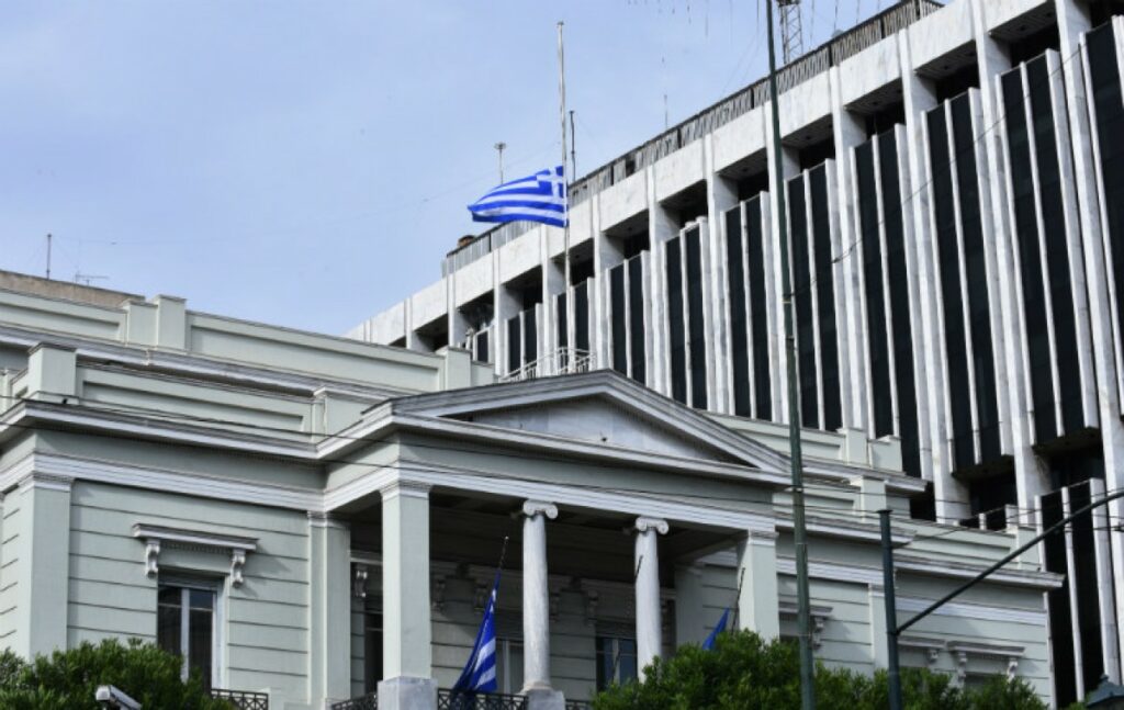 Υπουργείο Εξωτερικών: Επί ΝΔ αναγνωρίστηκε η «μακεδονική» στον ΟΗΕ ως επίσημη γλώσσα της πΓΔΜ