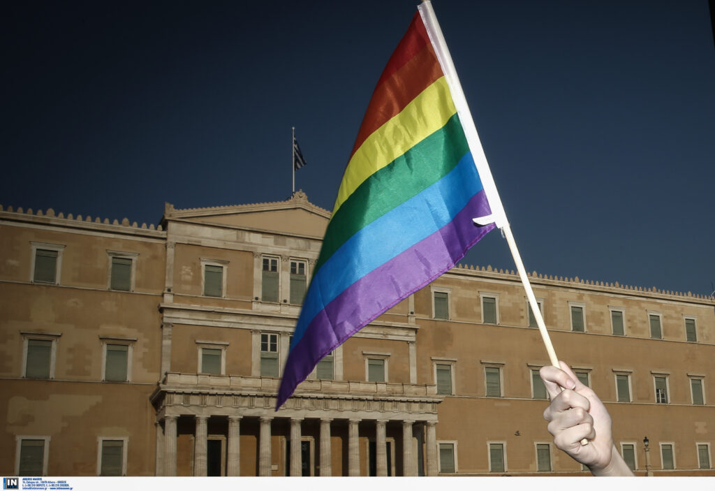 Ερώτηση βουλευτών ΣΥΡΙΖΑ: Γιατί να μην μπαίνουν τρανς στην ΕΛ.ΑΣ.;