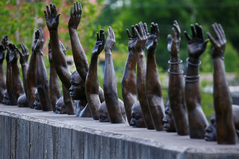 ΗΠΑ: Εθνικό Μνημείο για τους χιλιάδες μαύρους θύματα του λιντσαρίσματος (Photos)
