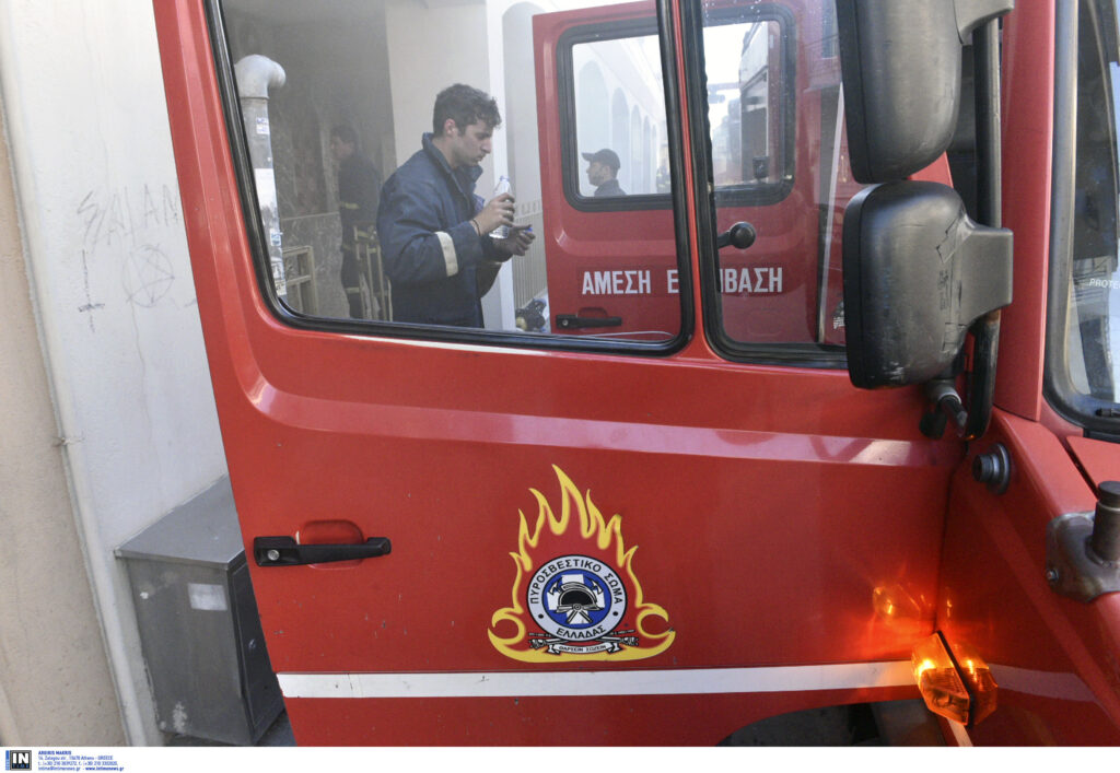 Φωτιά σε παλιό εργοστάσιο στην Κρήτη