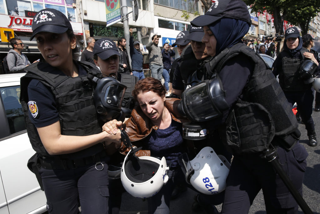 Με συλλήψεις «γιόρτασε» ο Ερντογάν την Πρωτομαγιά (Photos)