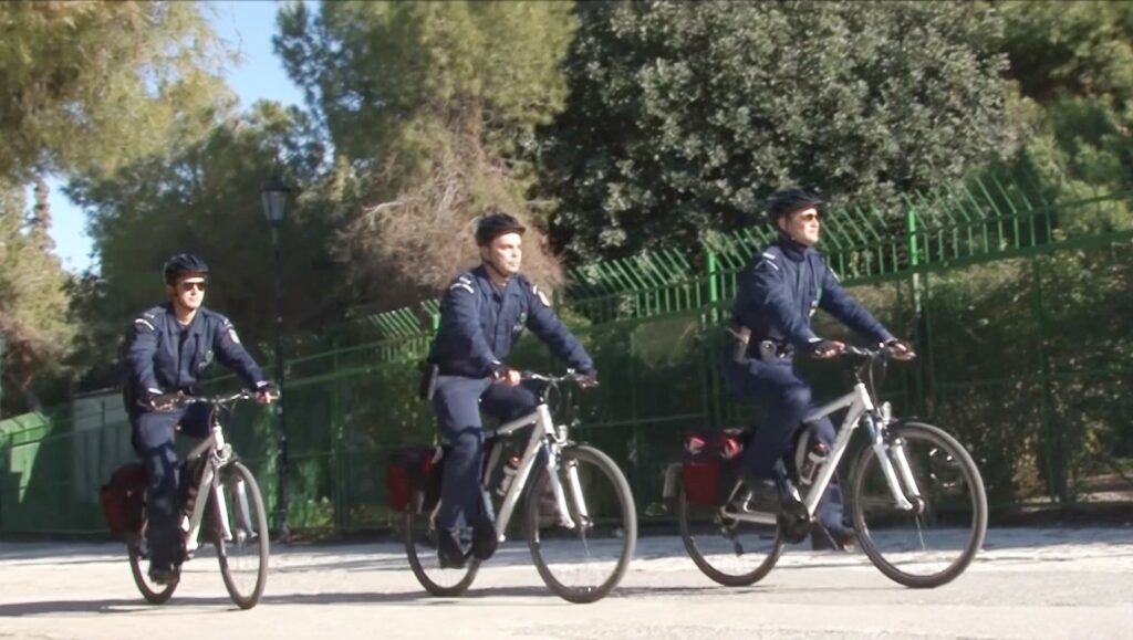 Σε συνολικά 16 πόλεις επεκτείνεται η αστυνόμευση με ποδήλατα (Video)