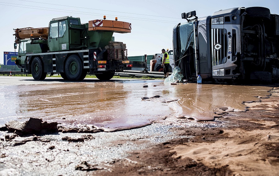 Πολωνία: Χάος σε αυτοκινητόδρομο λόγω ποταμιού από καυτή… σοκολάτα! (Video)