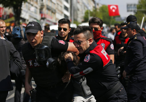 Τουρκία: Συνεχίζονται οι εκκαθαρίσεις Ερντογάν – Εντολή για 300 συλλήψεις κυρίως στρατιωτικών