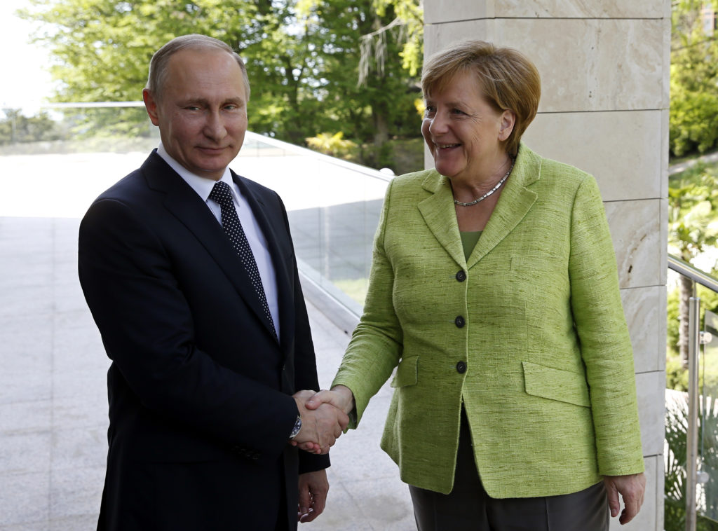 Πούτιν και Μέρκελ υπέρ της διατήρησης της συμφωνίας για το πυρηνικό πρόγραμμα του Ιράν