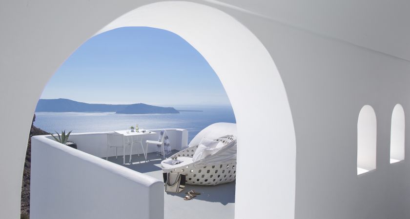 Grace Santorini: Πώς ένα συνέδριο γίνεται εμπειρία με φόντο το ηφαίστειο