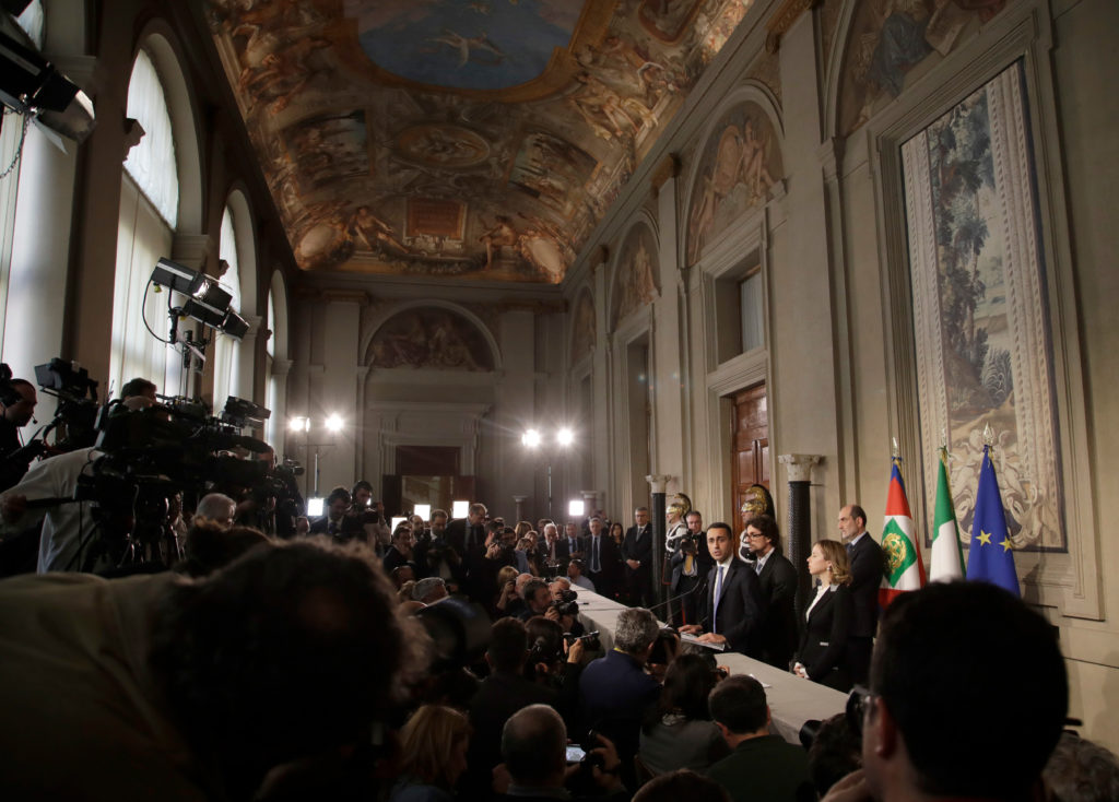 Ιταλία: «Πονοκέφαλος» από τις προτάσεις συγκυβέρνησης Πέντε Αστέρων και Λέγκας