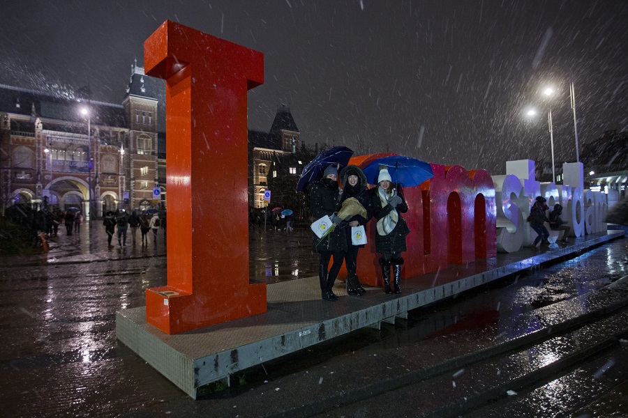 Οι τουρίστες «πνίγουν» το Άμστερνταμ – Ποια τα μέτρα για να ελεγχθούν