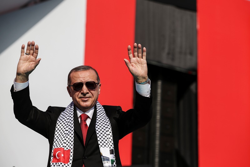 Άρχισαν τα παρατράγουδα στην Τουρκία: Βαρύ πρόστιμο σε πολιτικό αντίπαλο του Ερντογάν