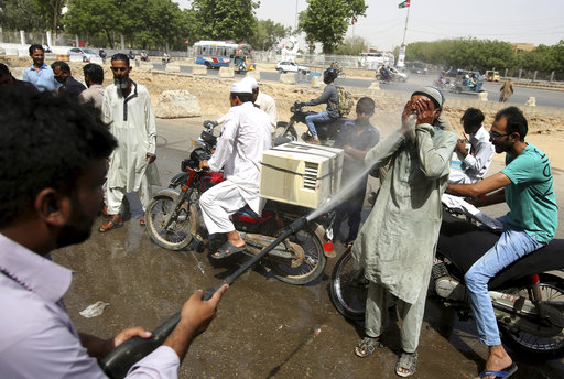 Πακιστάν: 65 νεκροί από καύσωνα – 44 βαθμούς σήμερα ο υδράργυρος