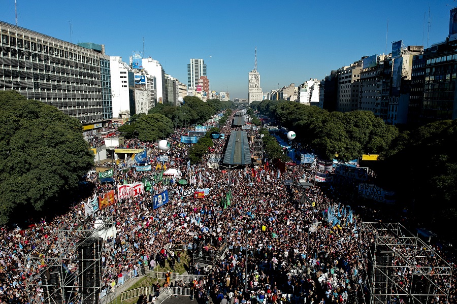«Η χώρα κινδυνεύει»: Η Αργεντινή διαδηλώνει κατά των διαπραγματεύσεων με το ΔΝΤ