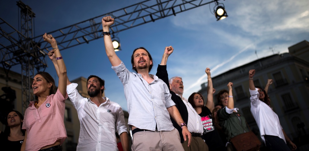 Ισπανία: Το ηγετικό ζεύγος των Podemos κερδίζει την εσωκομματική ψηφοφορία για την παροχή ψήφου εμπιστοσύνης